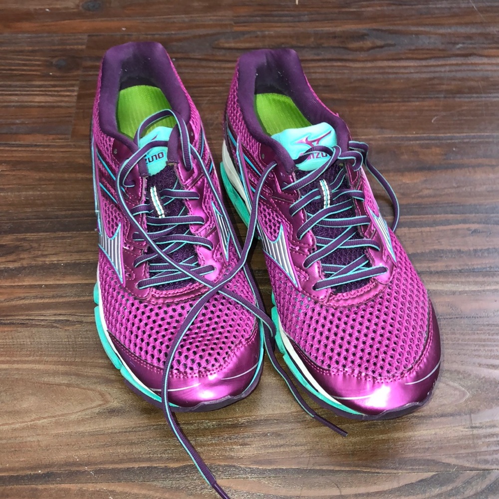 Brand new mizuno running shoes